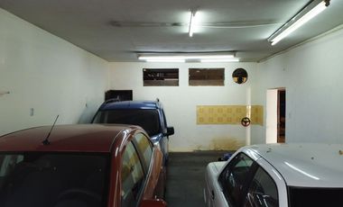EN VENTA GALPON CON LOCAL COMERCIAL. URQUIZA 3500