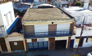 EN VENTA GALPON CON LOCAL COMERCIAL. URQUIZA 3500