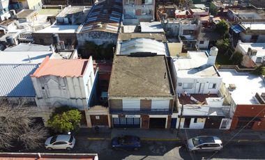 EN VENTA GALPON CON LOCAL COMERCIAL. URQUIZA 3500