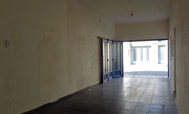 EN VENTA GALPON CON LOCAL COMERCIAL. URQUIZA 3500