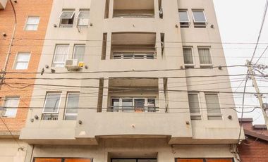 VENTA MONOAMBIENTE CON SUBDIVISIÓN. CASEROS CENTRO