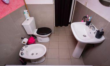VENTA MONOAMBIENTE CON SUBDIVISIÓN. CASEROS CENTRO