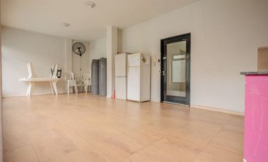 VENTA MONOAMBIENTE CON SUBDIVISIÓN. CASEROS CENTRO