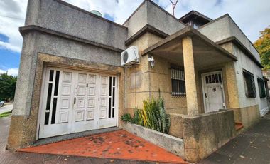 VENTA CASA 4 AMB. TERRAZA CON QUINCHO VILLA BOSCH