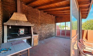 VENTA CASA 4 AMB. TERRAZA CON QUINCHO VILLA BOSCH