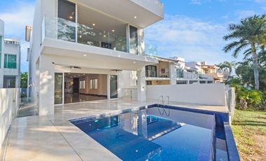 VILLA ALBATROS - Casa en venta en Marina Vallarta, Puerto Vallarta