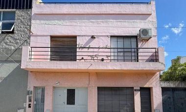 DEPARTAMENTO EN PH 3 AMBIENTES PRIMER PISO, CON PATIO Y TERRAZA LOBRE