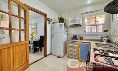 DEPARTAMENTO EN PH 3 AMBIENTES PRIMER PISO, CON PATIO Y TERRAZA LOBRE