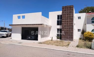 Villas de Benavente 2: Casa en fraccionamiento privado con amplios espacios