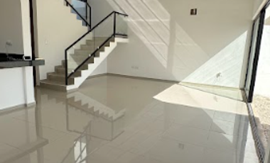 EN VENTA CASA EN FRACCIONAMIENTO EN CONKAL