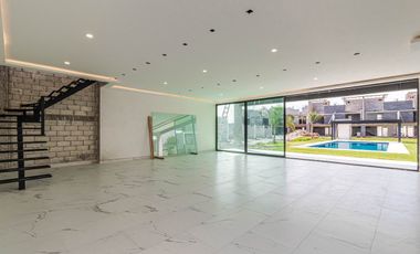 Casa con jardín🌱 alberca 🏊🏻‍♀️ y vigilancia las 24hrs 👮🏻‍♀️ $3,280,000 🏦