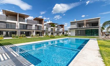 Casa con jardín🌱 alberca 🏊🏻‍♀️ y vigilancia las 24hrs 👮🏻‍♀️ $3,280,000 🏦