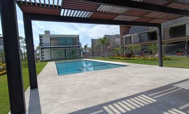 Casa con jardín🌱 alberca 🏊🏻‍♀️ y vigilancia las 24hrs 👮🏻‍♀️ $3,280,000 🏦