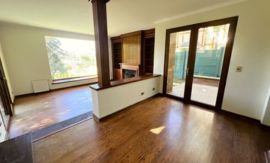 Encantadora Casa Estilo Provenzal en Los Trapenses Condominio Privado | Vista Cordillera