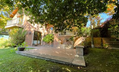 Encantadora Casa Estilo Provenzal en Los Trapenses Condominio Privado | Vista Cordillera