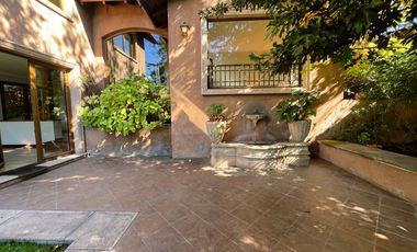 Encantadora Casa Estilo Provenzal en Los Trapenses Condominio Privado | Vista Cordillera