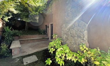 Encantadora Casa Estilo Provenzal en Los Trapenses Condominio Privado | Vista Cordillera