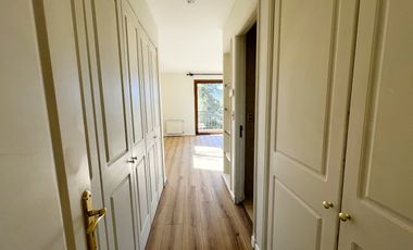 Encantadora Casa Estilo Provenzal en Los Trapenses Condominio Privado | Vista Cordillera