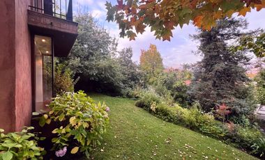 Encantadora Casa Estilo Provenzal en Los Trapenses Condominio Privado | Vista Cordillera