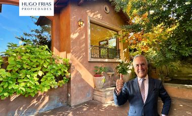 Encantadora Casa Estilo Provenzal en Los Trapenses Condominio Privado | Vista Cordillera
