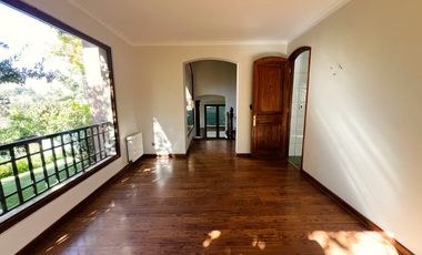 Encantadora Casa Estilo Provenzal en Los Trapenses Condominio Privado | Vista Cordillera