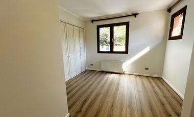 Encantadora Casa Estilo Provenzal en Los Trapenses Condominio Privado | Vista Cordillera
