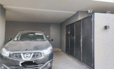 SE VENDE CASA, COMO NUEVA, SECTOR PALENA LA FLORIDA