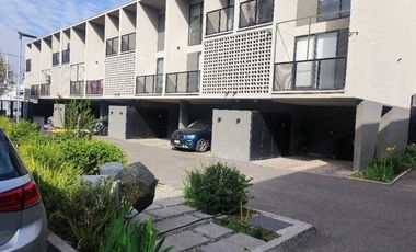 SE VENDE CASA, COMO NUEVA, SECTOR PALENA LA FLORIDA