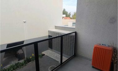 SE VENDE CASA, COMO NUEVA, SECTOR PALENA LA FLORIDA