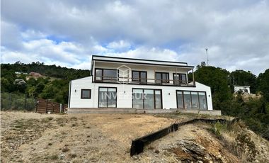MARAVILLOSA CASA NUEVA EN PARCELA CON VISTA AL MAR COSTA VALDIVIA