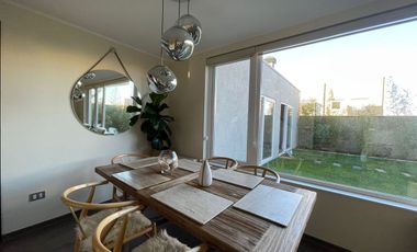 Se arrienda Preciosa y moderna casa mediterránea en  excelente sector  residencial a partir de mayo