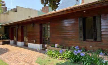 Venta Casa 5 ambientes en Bernal Centro