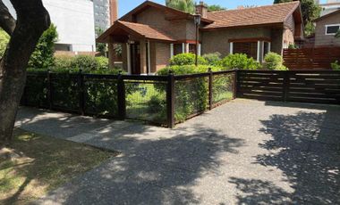 Venta Casa 5 ambientes en Bernal Centro
