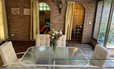 Venta Casa 5 ambientes en Bernal Centro