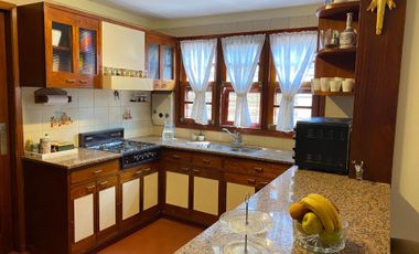 Venta Casa 5 ambientes en Bernal Centro