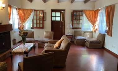 Venta Casa 5 ambientes en Bernal Centro
