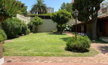 Venta Casa 5 ambientes en Bernal Centro