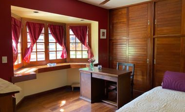Venta Casa 5 ambientes en Bernal Centro
