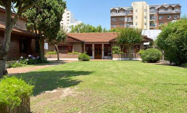 Venta Casa 5 ambientes en Bernal Centro