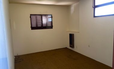 Venta Casa 5 ambientes en Bernal Centro