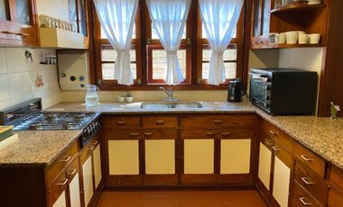 Venta Casa 5 ambientes en Bernal Centro
