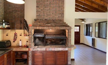 Venta Casa 5 ambientes en Bernal Centro