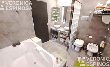 Casa de cuatro ambientes en venta, Haedo.