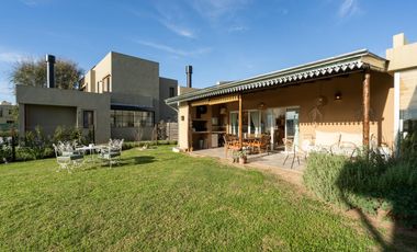 Casa en venta, San Sebastian AREA 2 al Golf