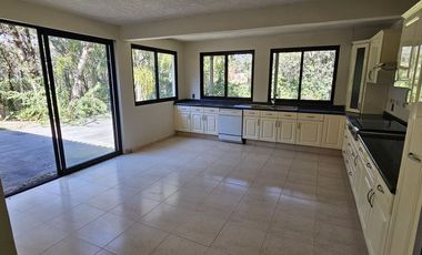 Vendo casa con enorme jardín en Tlalpuente, Tlalpan, CDMX.