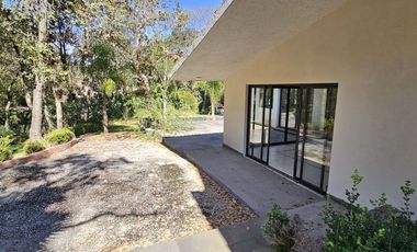 Vendo casa con enorme jardín en Tlalpuente, Tlalpan, CDMX.