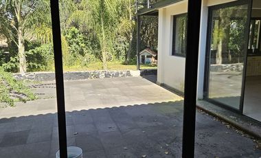 Vendo casa con enorme jardín en Tlalpuente, Tlalpan, CDMX.