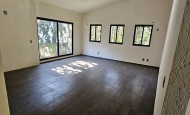 Vendo casa con enorme jardín en Tlalpuente, Tlalpan, CDMX.