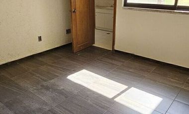 Vendo casa con enorme jardín en Tlalpuente, Tlalpan, CDMX.