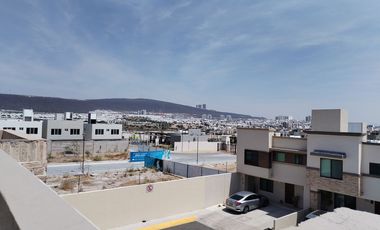 Amplia casa en La Vista con roof garden